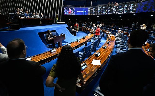 Sistema de gestão de mandato de senador com extrato de municípios do estado inteiro