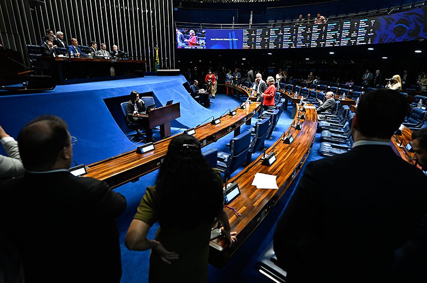 Sistema de gestão de mandato de senador com extrato de municípios do estado inteiro