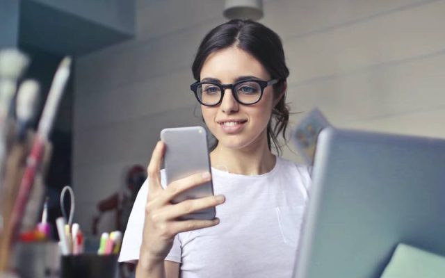 Mensagem de aniversário personalizada enviada automaticamente pelo WhatsApp a um eleitor